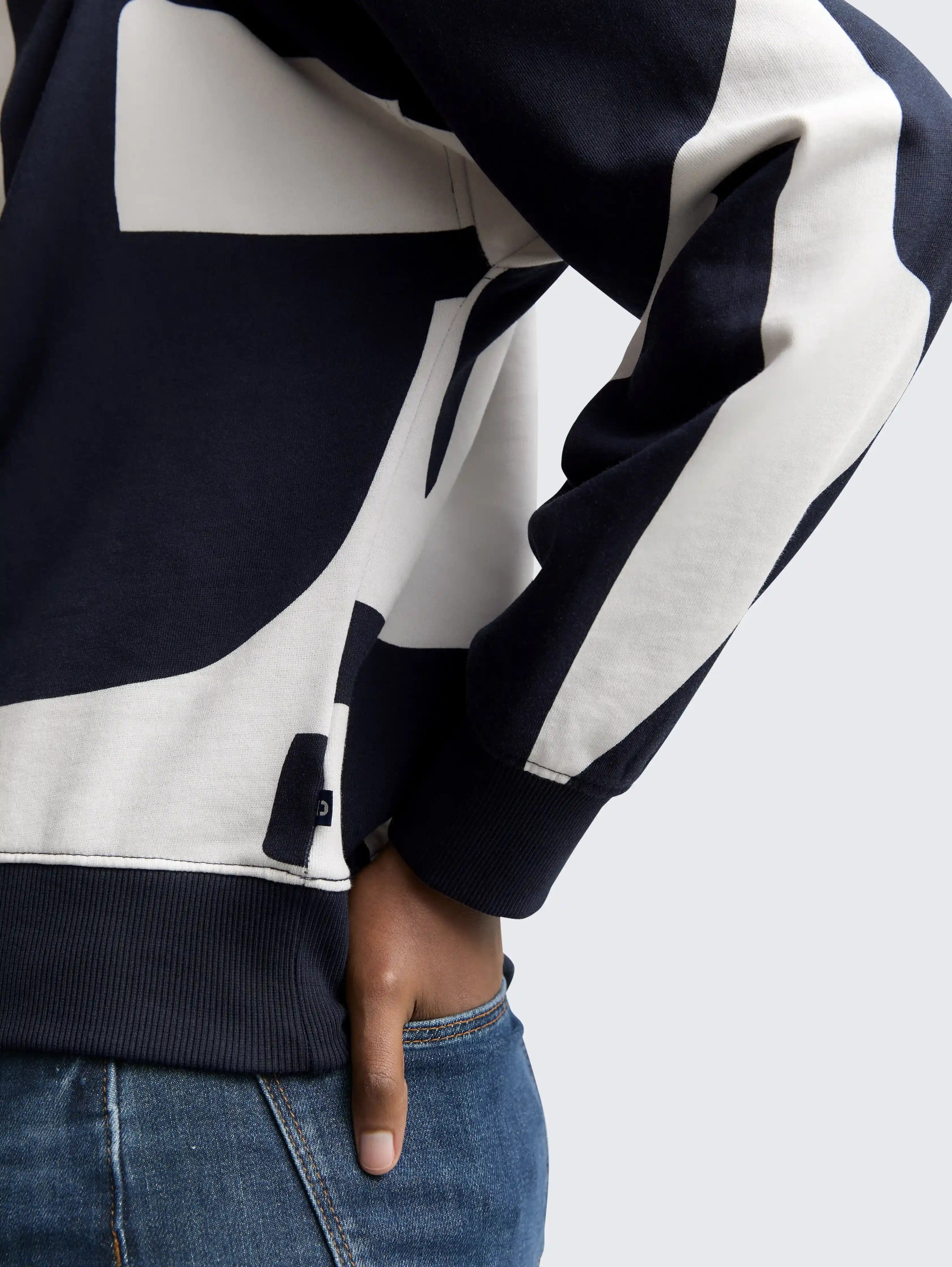 Tom Tailor_0_Loose-Fit Sweatshirt with Pattern_1049413_38859_05