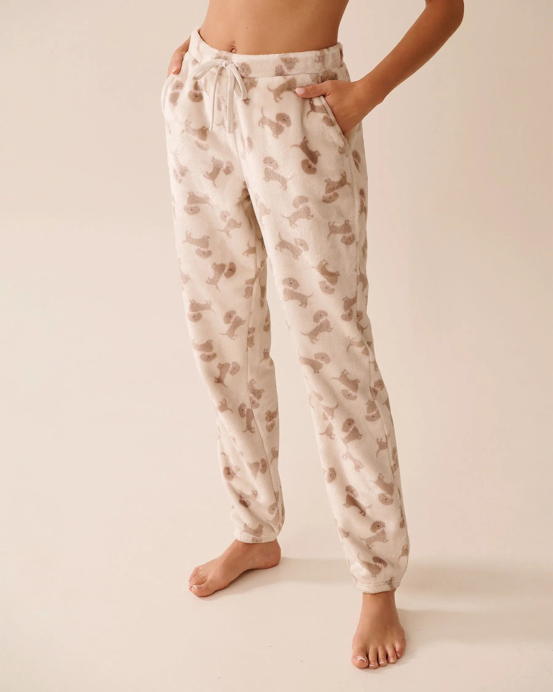 La Vie en Rose_Pumice Stone Dachshund_Dachshund Print Soft Plush Pj Set_40400085_P00453_06