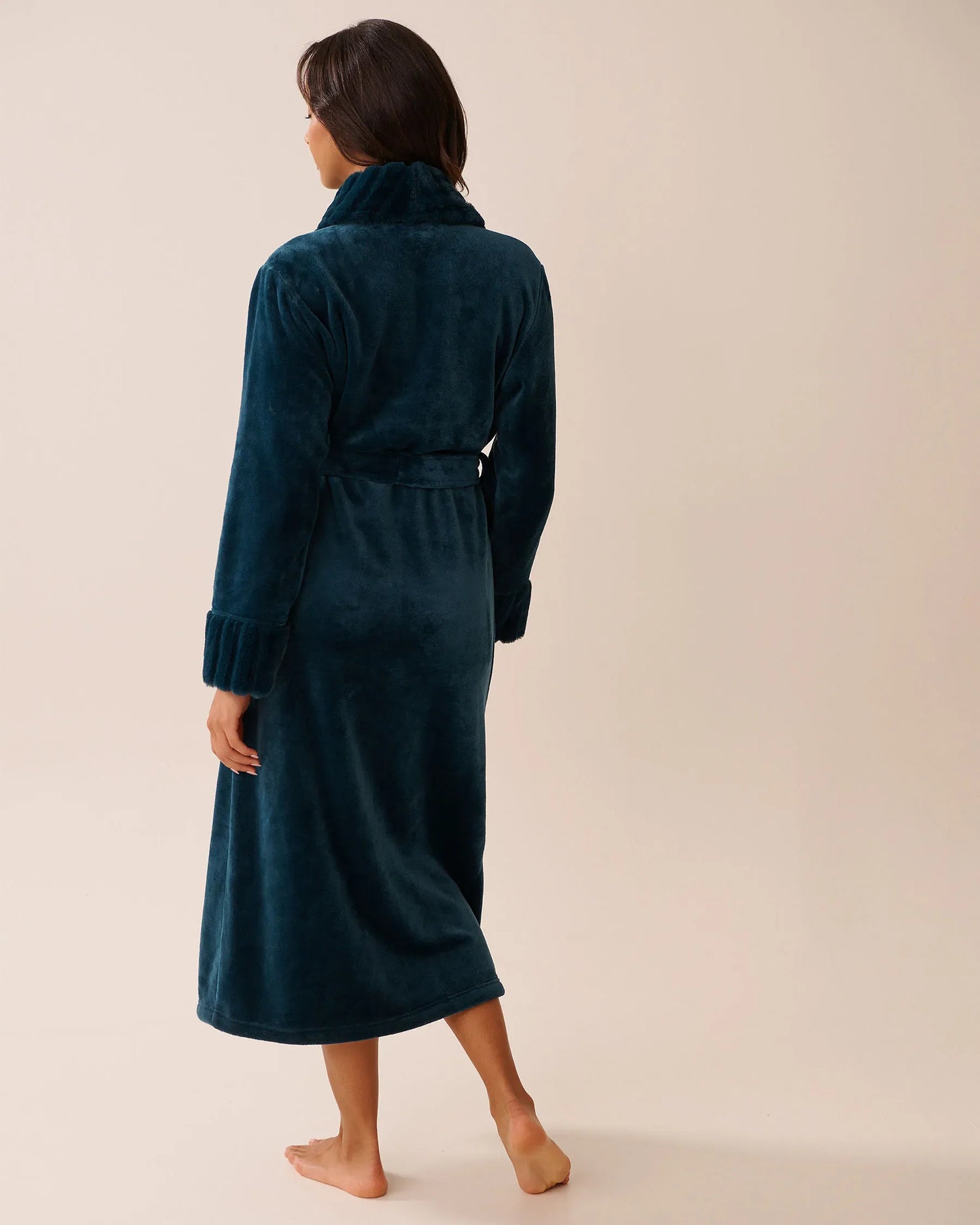 La Vie en Rose_Reflecting Pond_Luxury Edition Long Faux Fur and Soft Plush Robe_40600211_40241_04