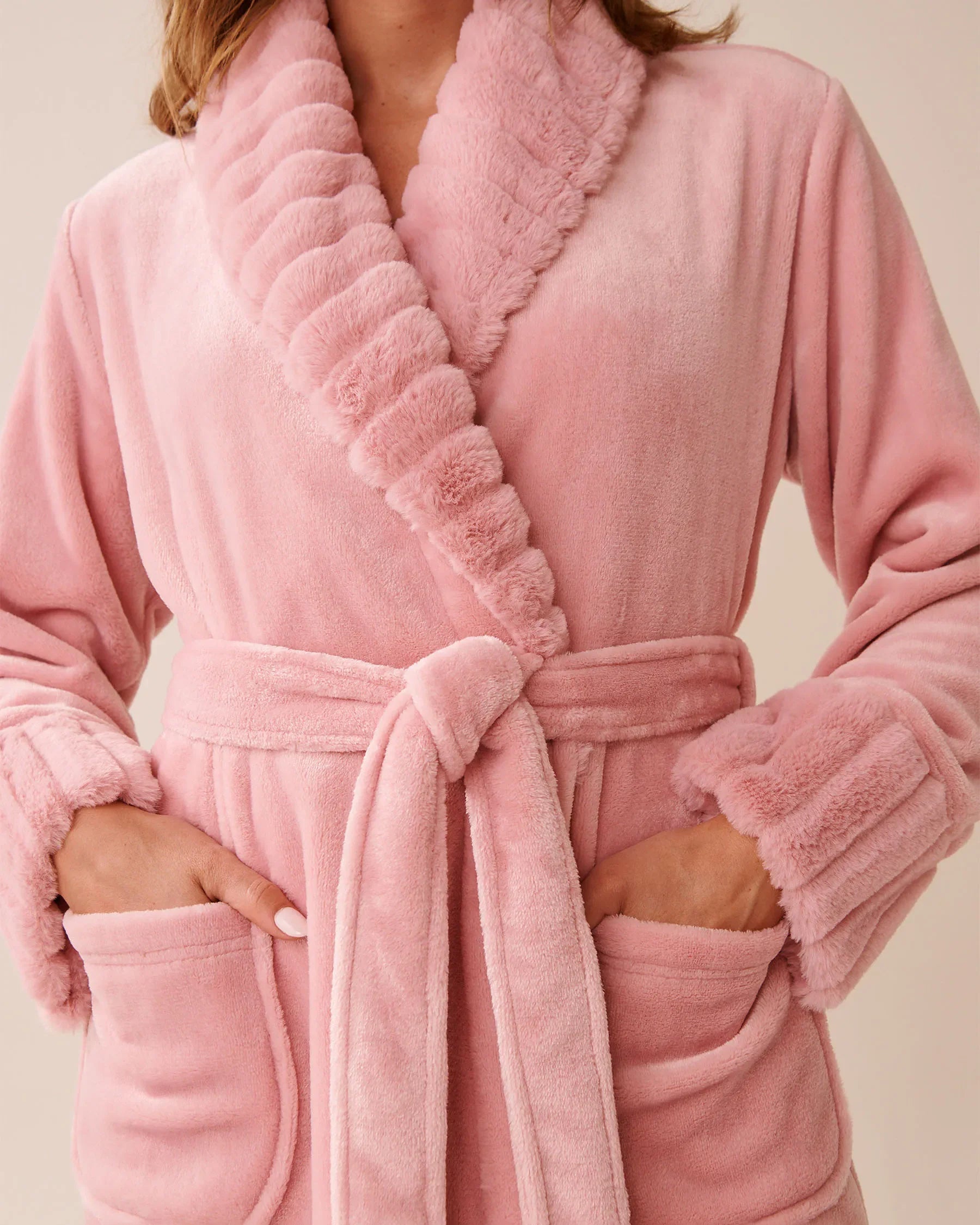 La Vie en Rose_Zephyr_Luxury Edition Long Faux Fur and Soft Plush Robe_40600211_60160_03