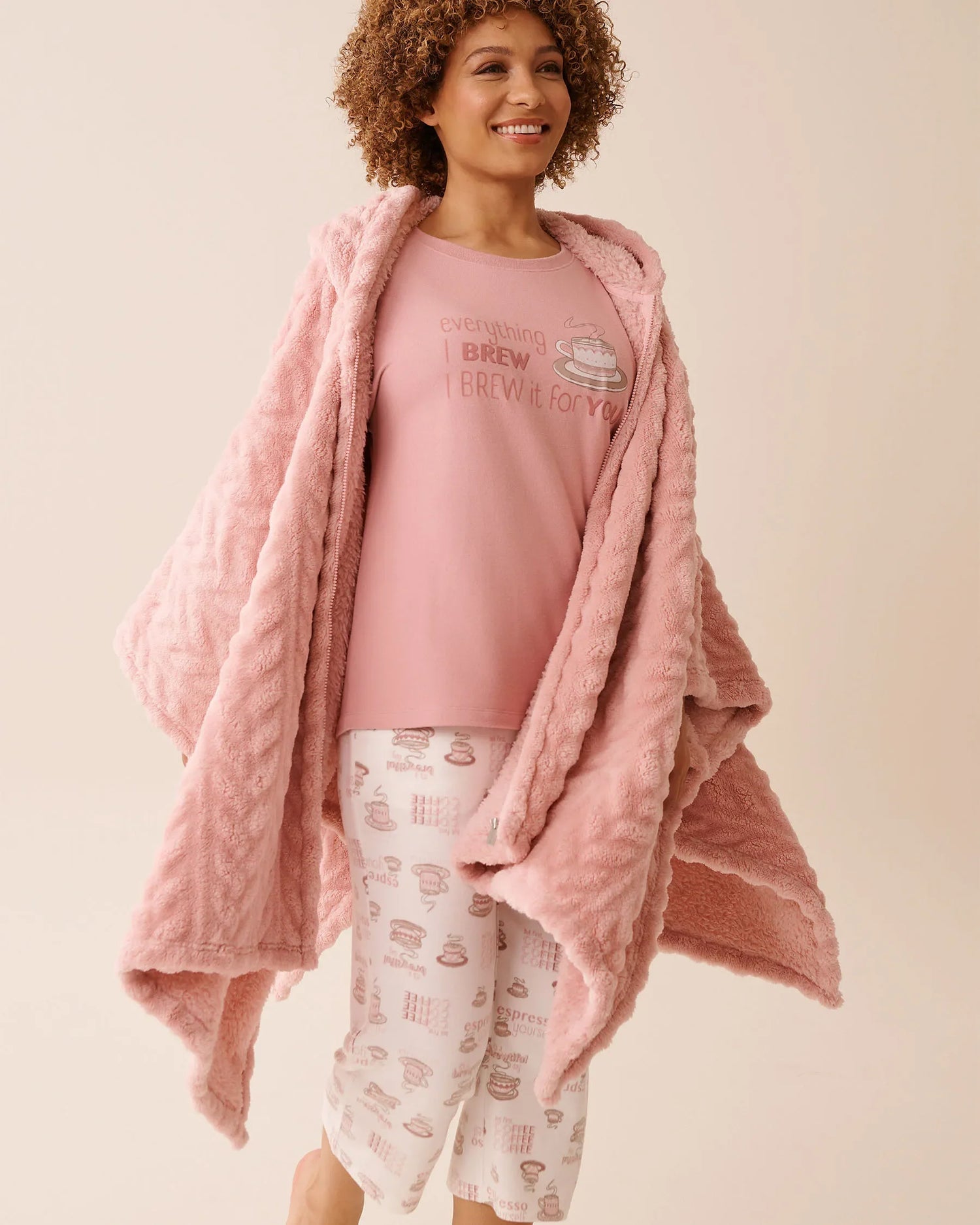 La Vie en Rose_Zephyr Cable_Cable Effect Soft Plush Hooded Cape_40700414_P60407_06