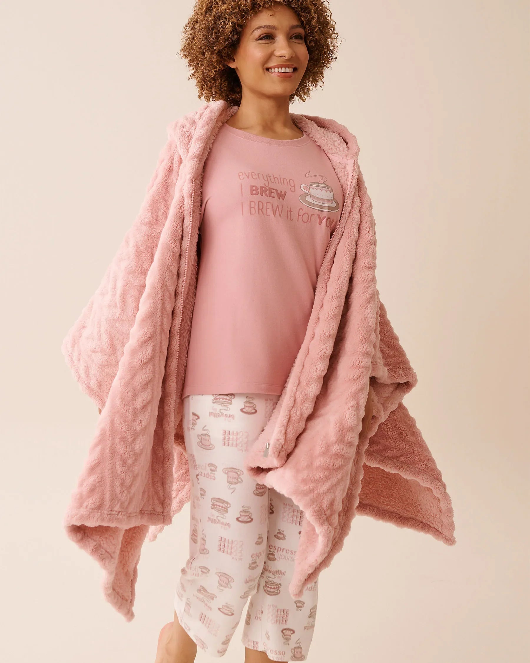 La Vie en Rose_Zephyr Cable_Cable Effect Soft Plush Hooded Cape_40700414_P60407_06