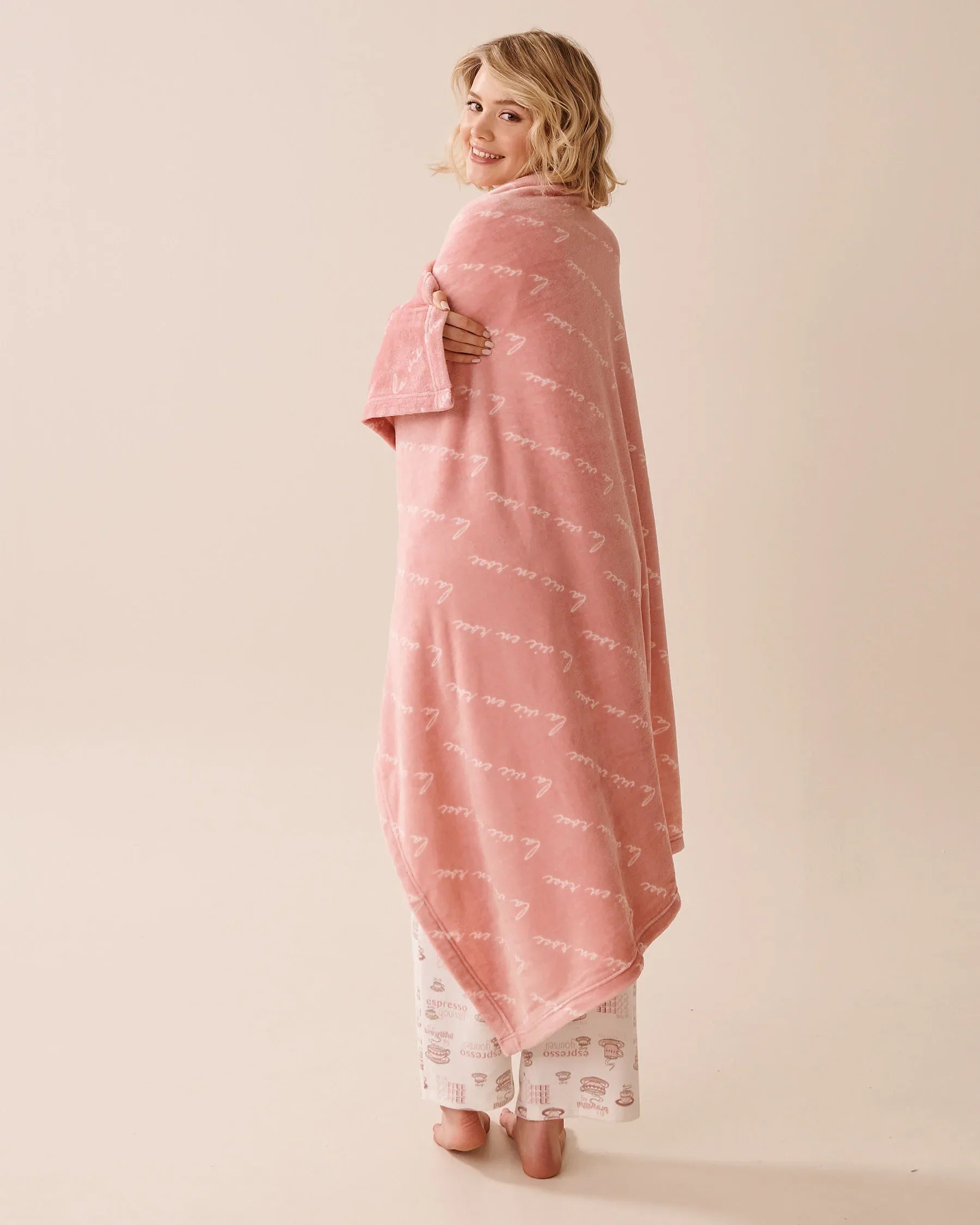 La Vie en Rose_Zephyr La Vie En Rose_La Vie En Rose Soft Plush Blanket_40700415_P60406_03