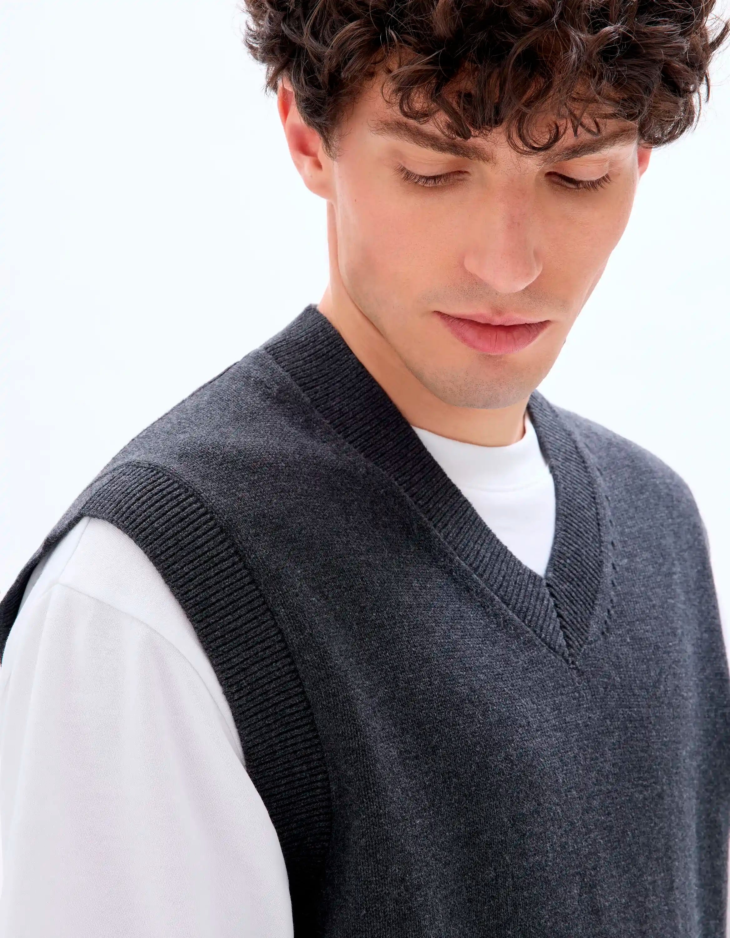 Celio_Anthracite Mel_Sleeveless V-Neck Sweater 100% Cotton_MENIGHT_ANTHRACITE MEL_04