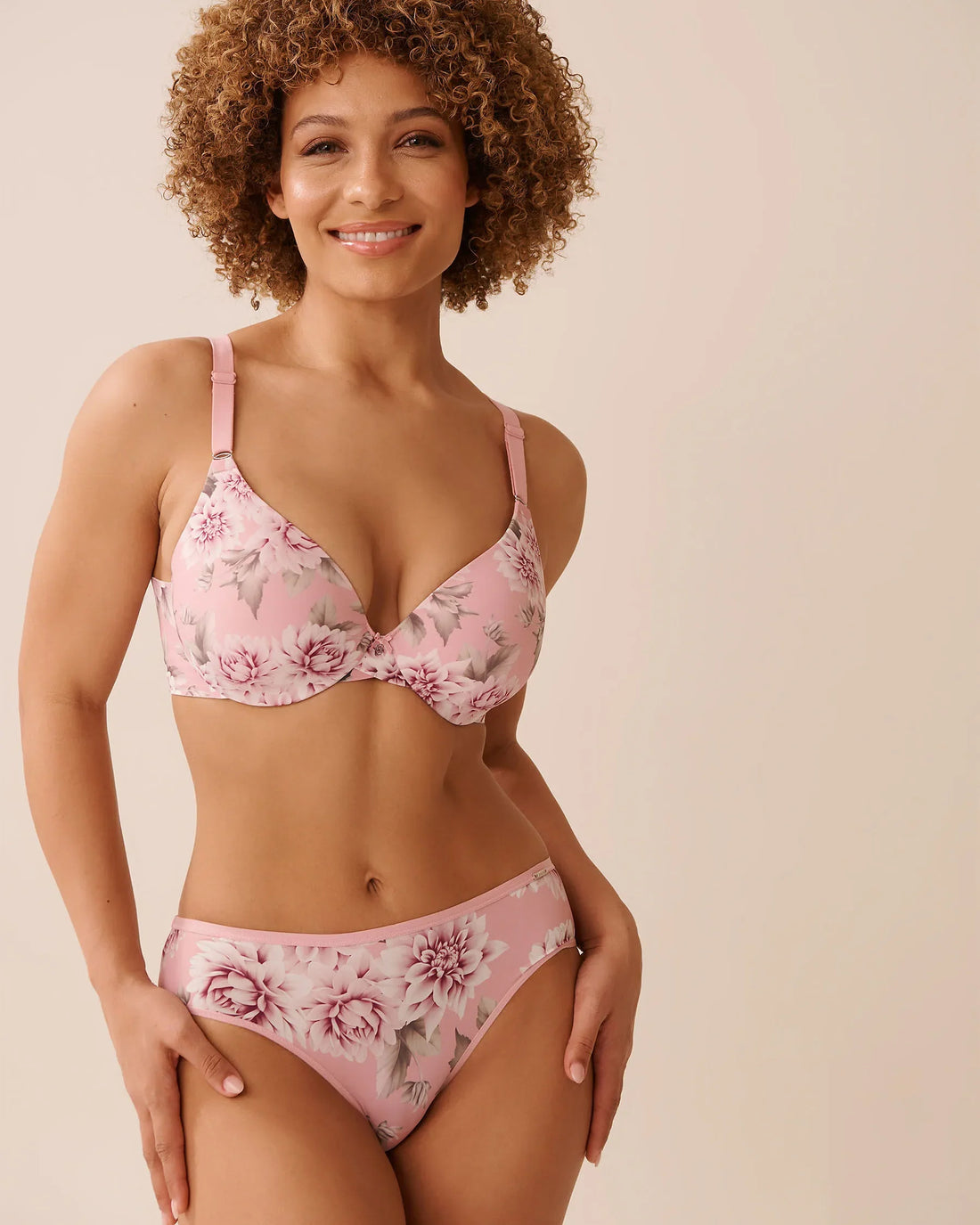 La Vie en Rose_Zephyr Flowers_Lightly Lined Sleek Back Bra in Different Cup Sizes_10200537_P60399_01