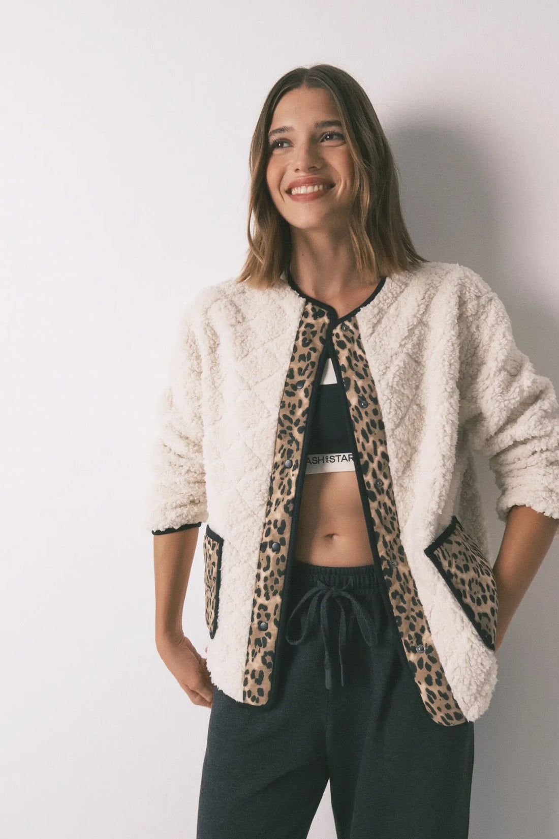 Women Secret_Beige_Short Reversible Animal Print Jacket_3142298_96_01