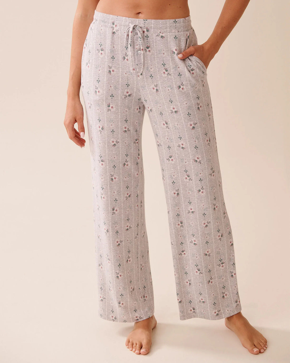 La Vie en Rose_Comfy Grey Mix Floral_Floral Print Recycled Fibers Pajama Pants_40200765_P00451_01