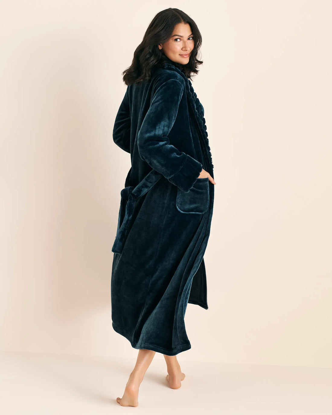 La Vie en Rose_Reflecting Pond_Luxury Edition Long Faux Fur and Soft Plush Robe_40600211_40241_02