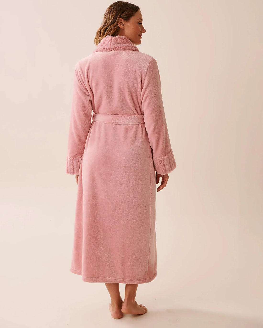 La Vie en Rose_Zephyr_Luxury Edition Long Faux Fur and Soft Plush Robe_40600211_60160_02