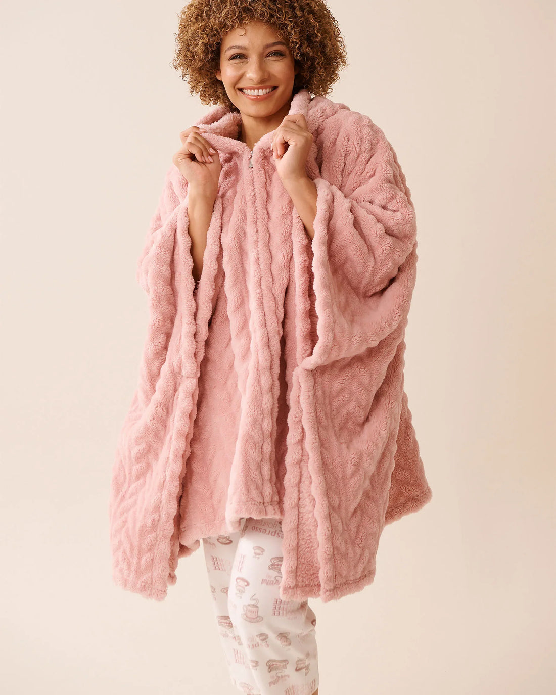 La Vie en Rose_Zephyr Cable_Cable Effect Soft Plush Hooded Cape_40700414_P60407_01