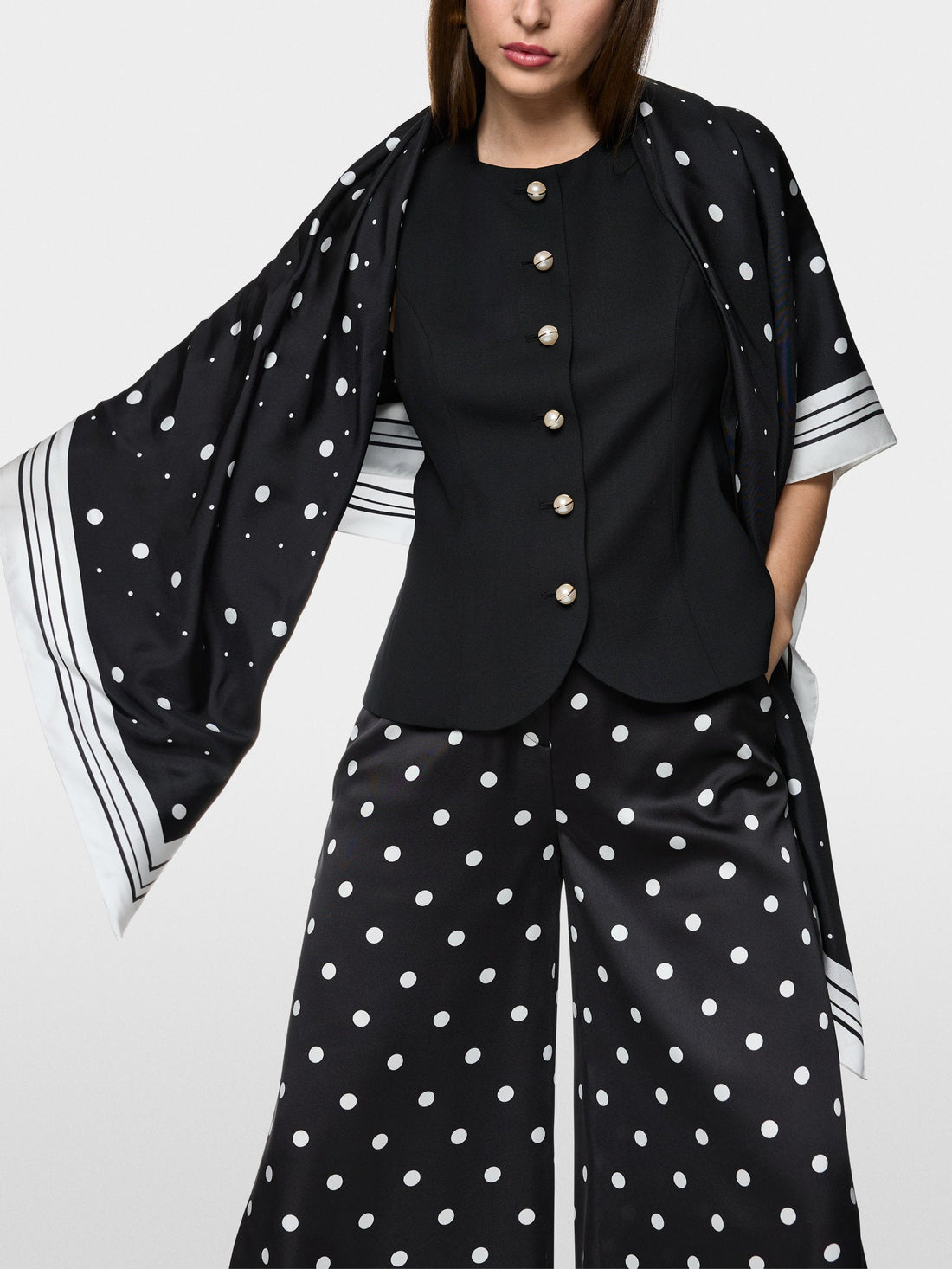 Marc Main_Silk Scarf with Polka Dot Pattern_ZG B4.01 Z05_910_01